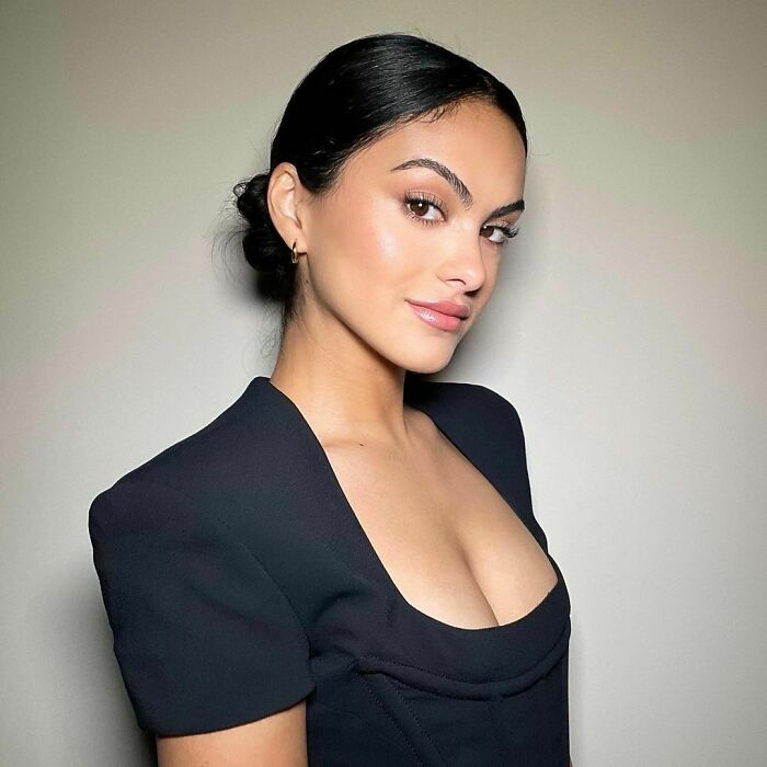 Camila Mendes (28)