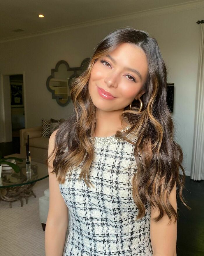 Miranda Cosgrove (29)