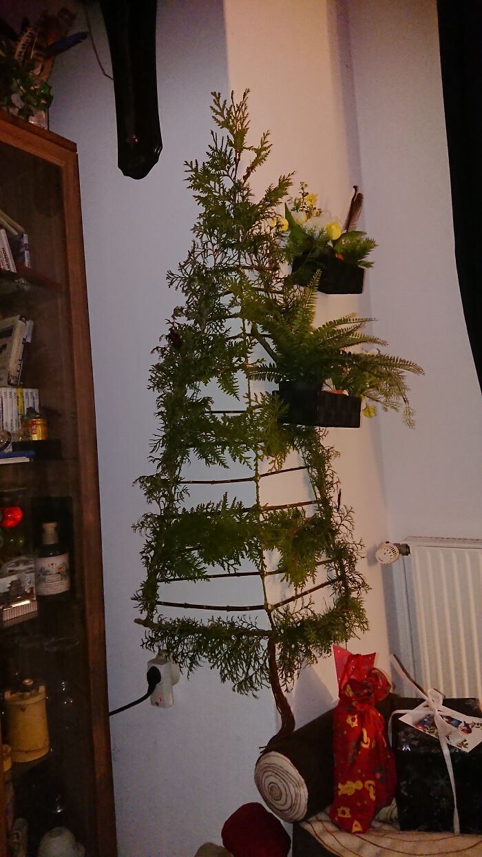 -Work In Progress - We Don't Have Much Space But Have A Protruding Corner Of The Wall. I'm Curious How It Will Look Like In The End. I'm Out Of Green Branches So I'll Add Lights And Ornaments. The Last Few Years I've Made A Stylized Tree With Wrapping Paper There