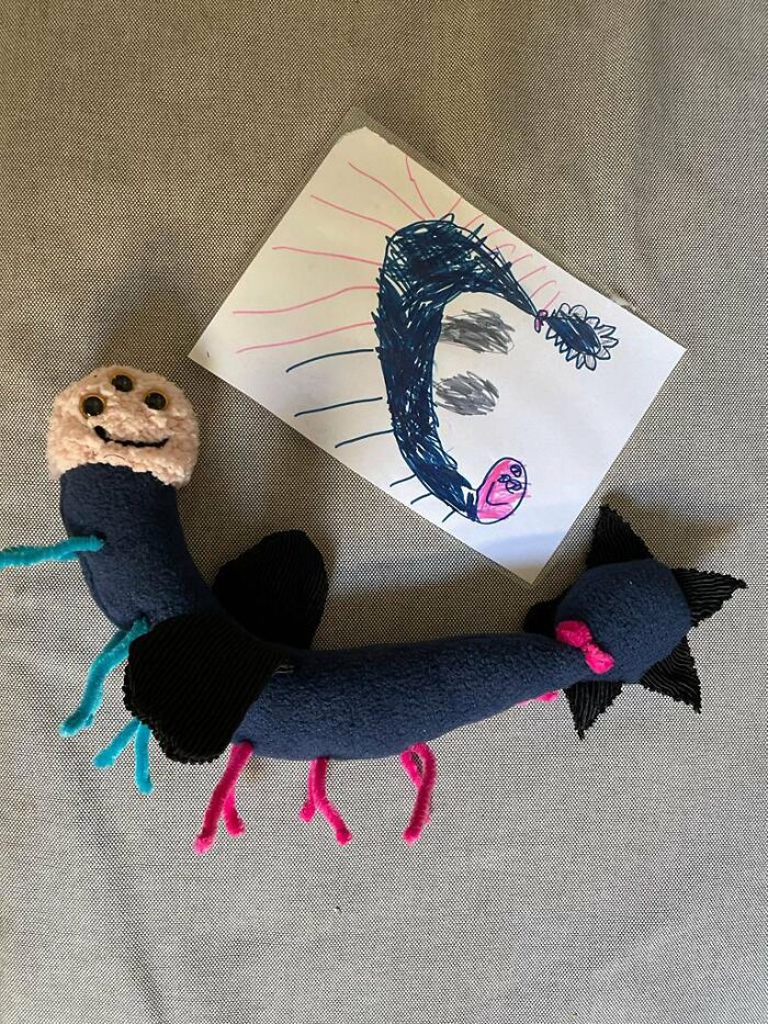 Teacher Goes Viral On Twitter After One Of Her Students’ Dad Posted The Plush Toys She Made Based On The Kids' Drawings (12 Pics)