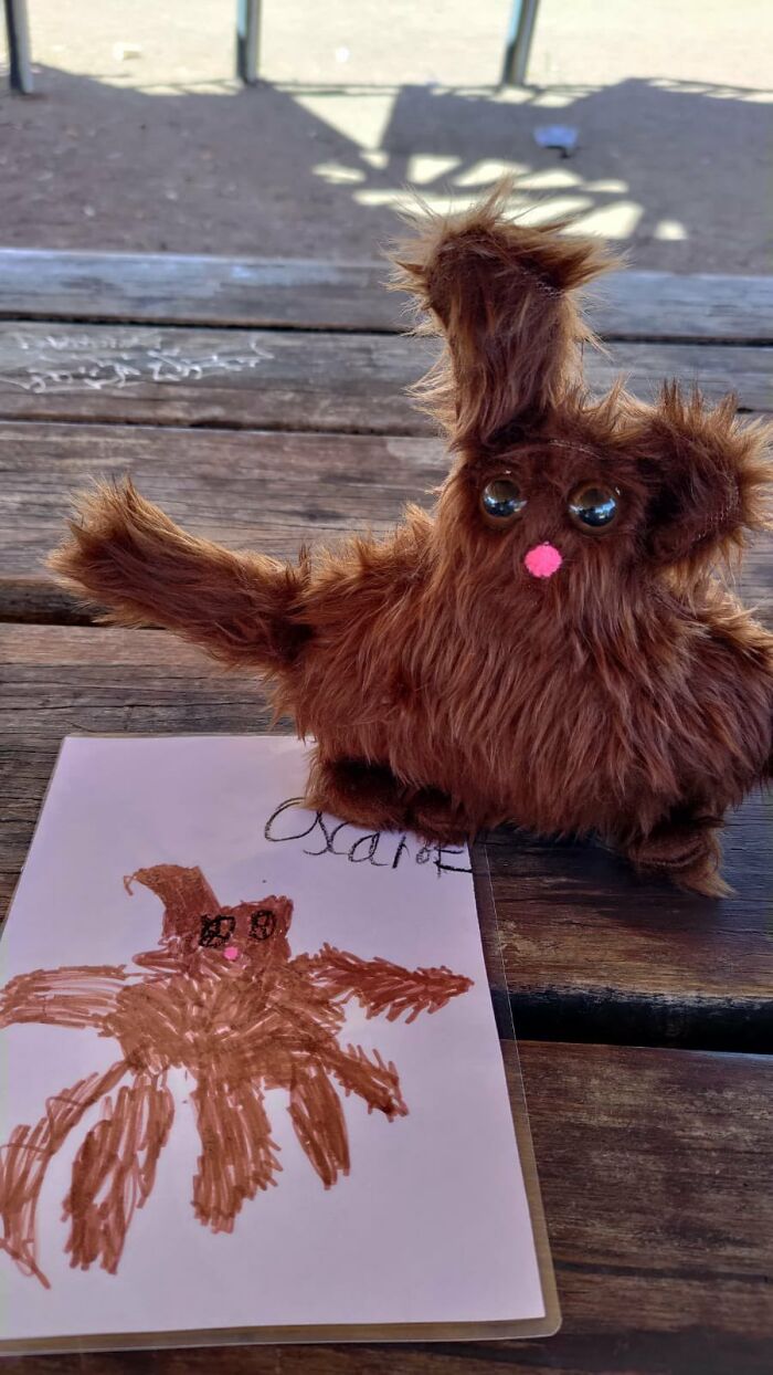 Teacher Goes Viral On Twitter After One Of Her Students’ Dad Posted The Plush Toys She Made Based On The Kids' Drawings (12 Pics)