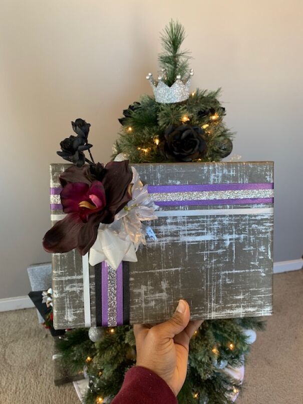 My "Gothic" Themed Christmas Wraps (16 Pics)