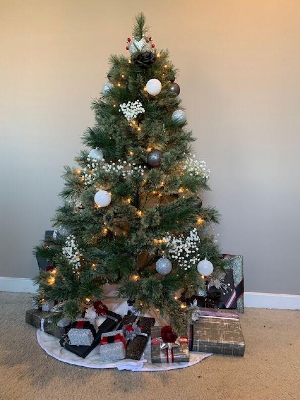 My "Gothic" Themed Christmas Wraps (16 Pics)