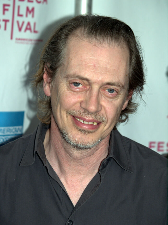 Steve Buscemi - Juggling
