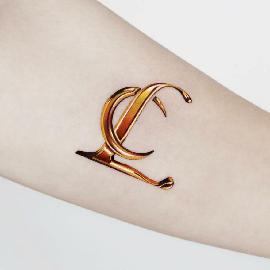 Tattoo Artist Adds Gold To His Tattoos Making Them Incredible