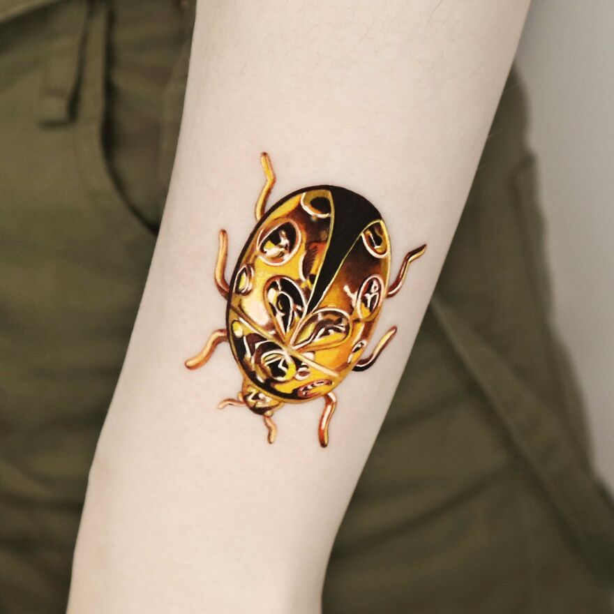 Tattoo Artist Adds Gold To His Tattoos Making Them Incredible