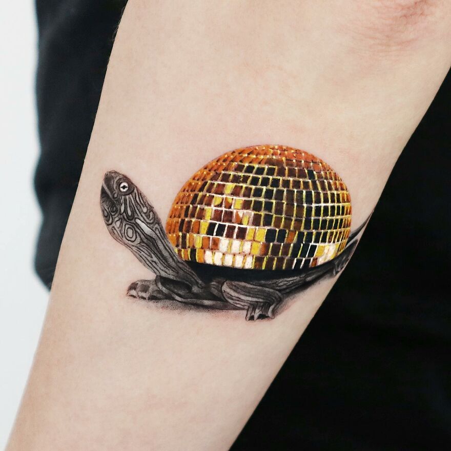 Tattoo Artist Adds Gold To His Tattoos Making Them Incredible