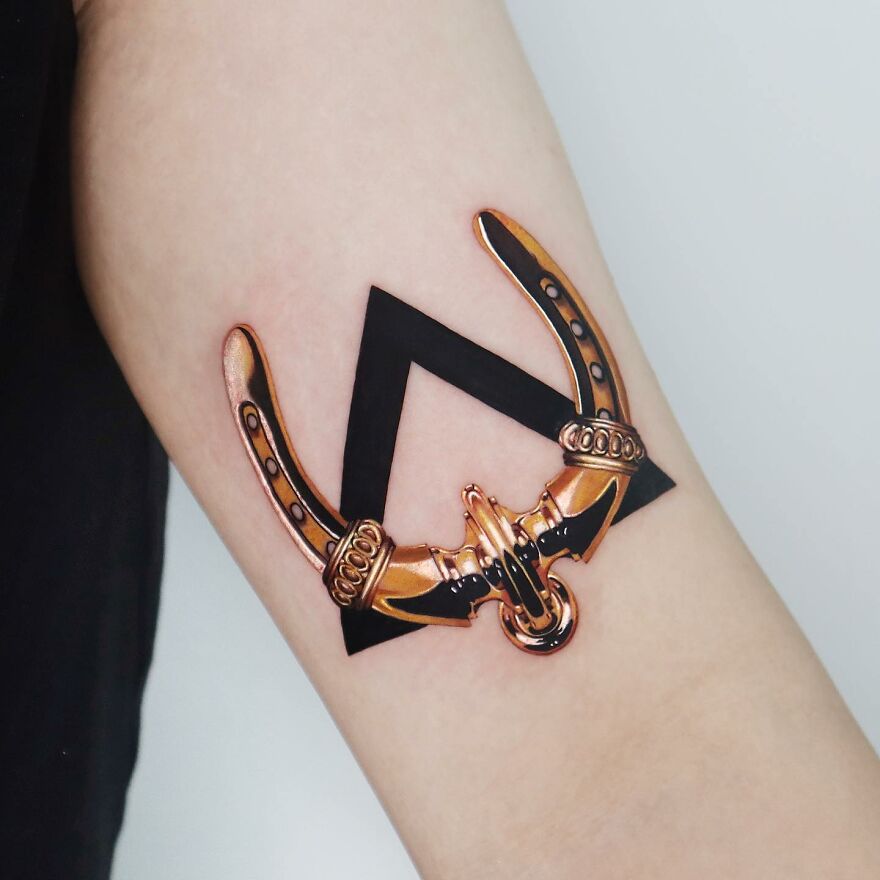 Tattoo Artist Adds Gold To His Tattoos Making Them Incredible