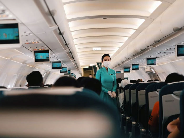 "People Who Work For Airlines, What Are Secrets Passengers Don't Know?" (30 Answers)