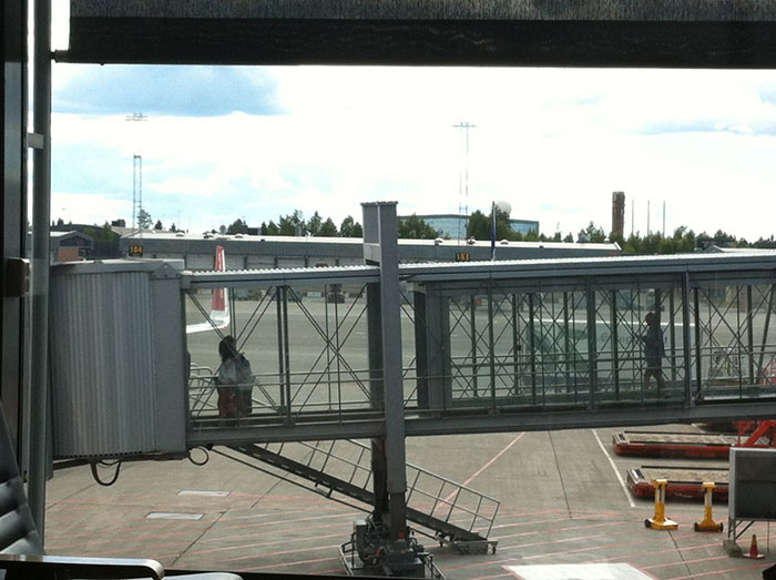 "People Who Work For Airlines, What Are Secrets Passengers Don't Know?" (30 Answers)