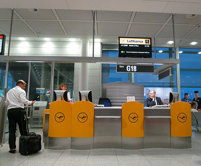 "People Who Work For Airlines, What Are Secrets Passengers Don't Know?" (30 Answers)