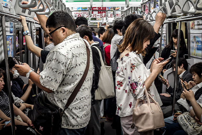 31 Inconsiderate And Disgusting Things People Have No Reason To Do In Public, Yet They Do