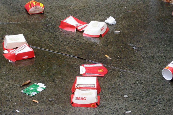 31 Inconsiderate And Disgusting Things People Have No Reason To Do In Public, Yet They Do