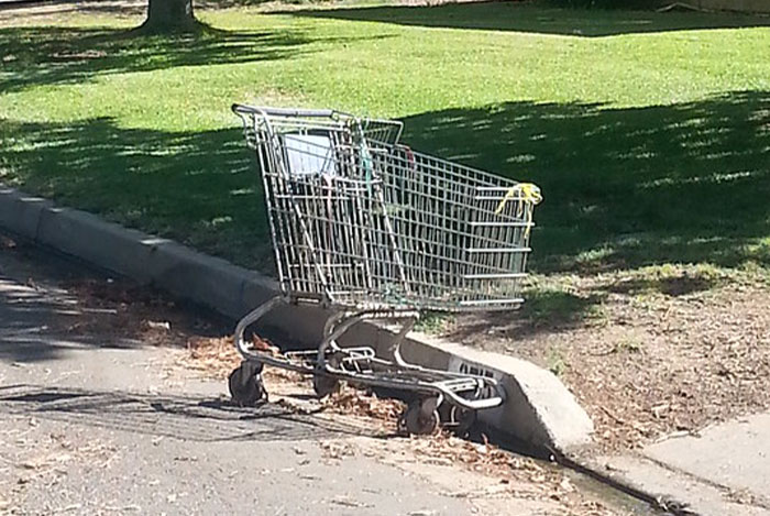 31 Inconsiderate And Disgusting Things People Have No Reason To Do In Public, Yet They Do