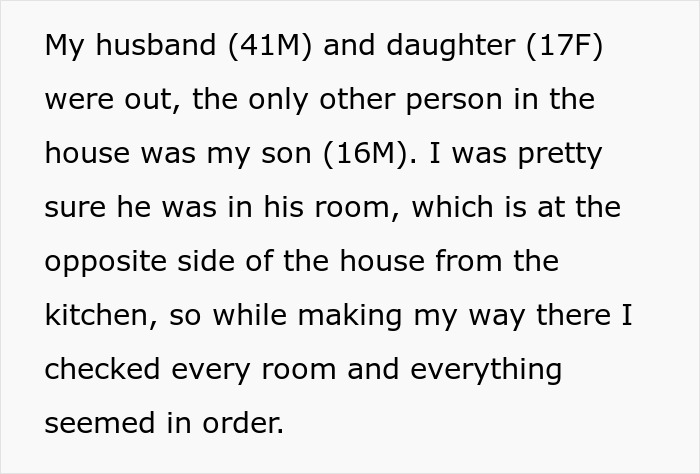 Mother Asks Whether She’s In The Wrong For Removing The Door To Her Son’s Room Indefinitely, The Internet Responds Mother Asks Whether She’s In The Wrong For Removing The Door To Her Son’s Room Indefinitely, The Internet Responds