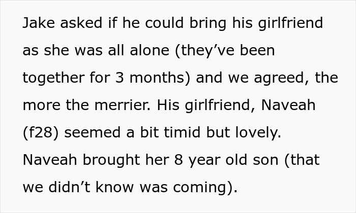 "I Looked At Her In Disbelief": 'Karen' Guest Throws A Fit At Christmas Gathering After Seeing Tampons In The Hosts' Bathroom