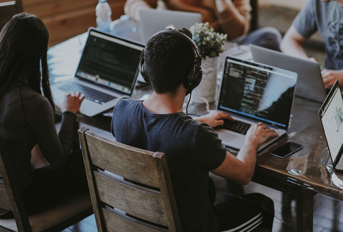 The Internet Lets This Guy Know That He Is Wrong For Being Annoyed At His Girlfriend Because She Doesn&rsquo;t Need To Work As Hard As Him To Earn More