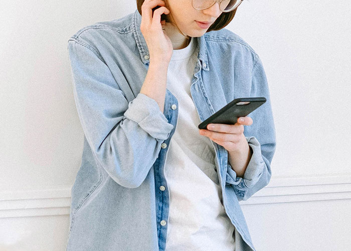 "We Are Absolutely NOT Allowed To Wear Coats”: Bridesmaid Stresses About Her Health After Bride Bans Coats From Her Winter Wedding "We Are Absolutely NOT Allowed To Wear Coats”: Bridesmaid Stresses About Her Health After Bride Bans Coats From Her Winter Wedding