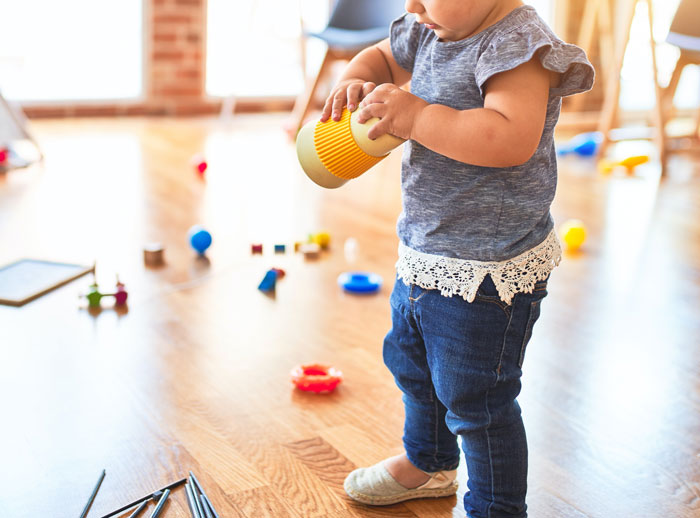 Dad Thinks Kids Are Allowed To Be Noisy At Home Even When Pregnant Wife Has A Headache, Doesn't Understand Why She's Mad