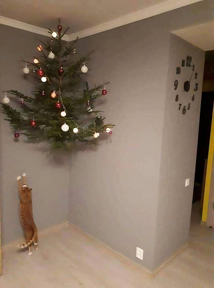 This Anti Cat Christmas Tree