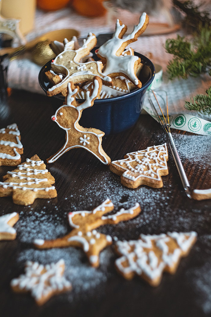Baked deer and tree shape Christmas cookies