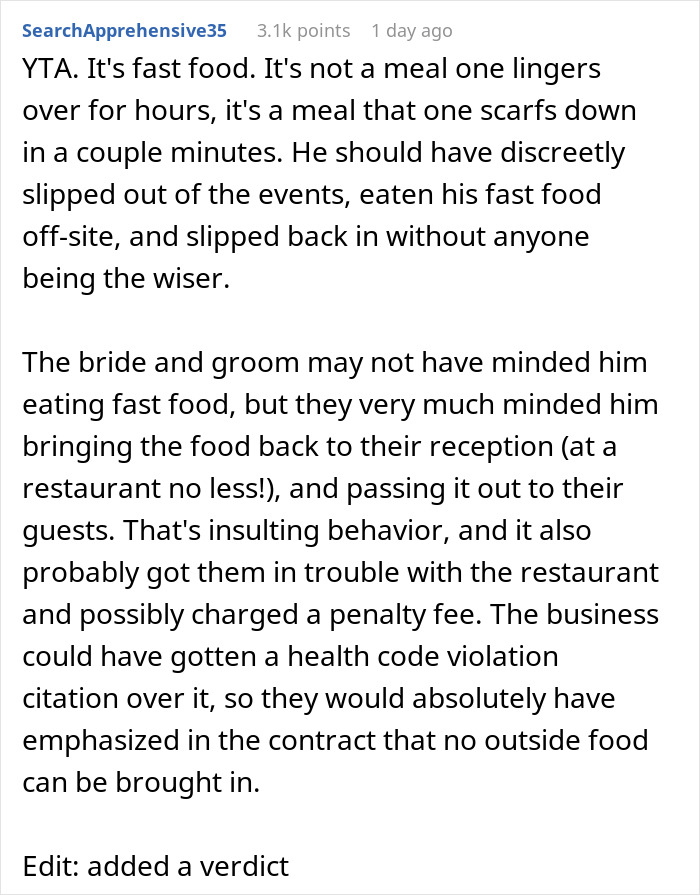 Parent Took Online Wondering Whether They’re Indeed A Jerk For Letting Their 22-Year-Old Bring Fast Food To A Wedding Parent Took Online Wondering Whether They’re Indeed A Jerk For Letting Their 22-Year-Old Bring Fast Food To A Wedding
