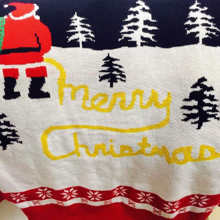 Sorprendente jersey navideño que vende Goodwill