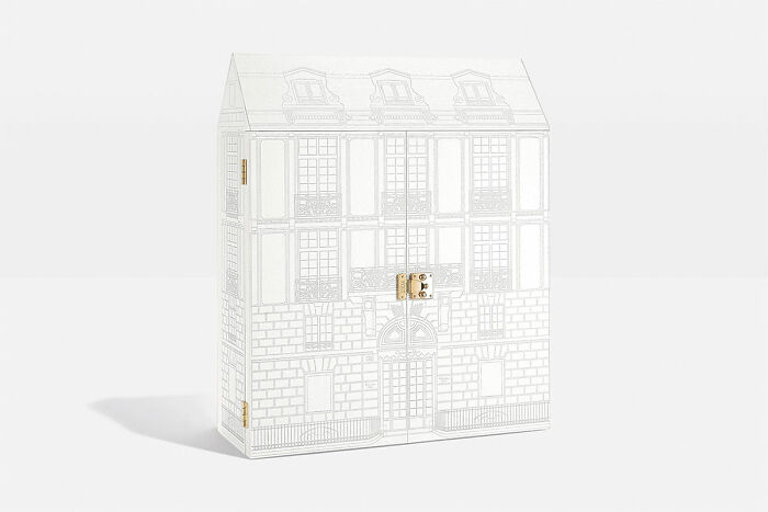 "Day 24 Should Have Been A Full Refund!": The Internet Slams Dior After Woman Shows What's Inside Their $3,500 Advent Calendar