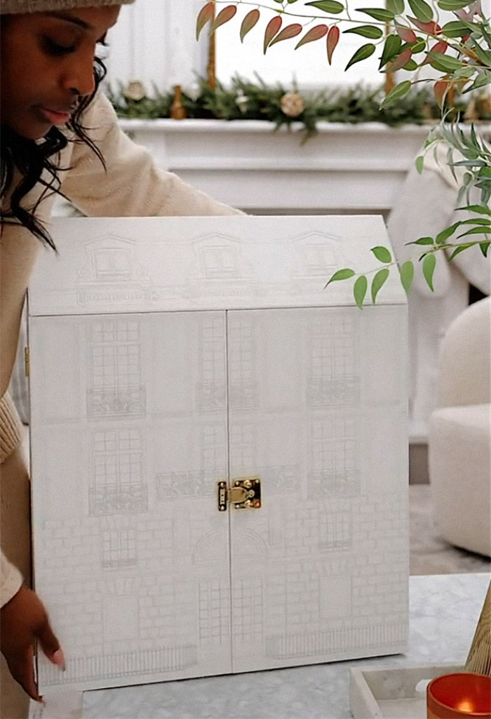 "Day 24 Should Have Been A Full Refund!": The Internet Slams Dior After Woman Shows What's Inside Their $3,500 Advent Calendar