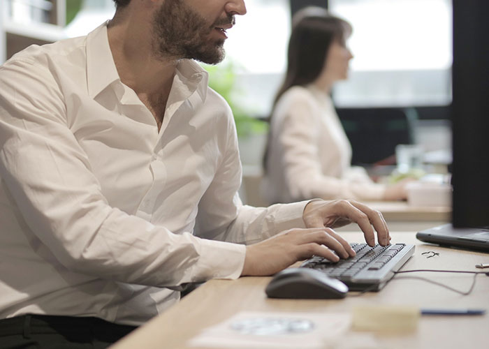 Efficient Employee Learns Boss Expects Him To Do 3 Times More Work Than His Colleagues, Finds A Genius Way To Simulate Working All Day Efficient Employee Learns Boss Expects Him To Do 3 Times More Work Than His Colleagues, Finds A Genius Way To Simulate Working All Day