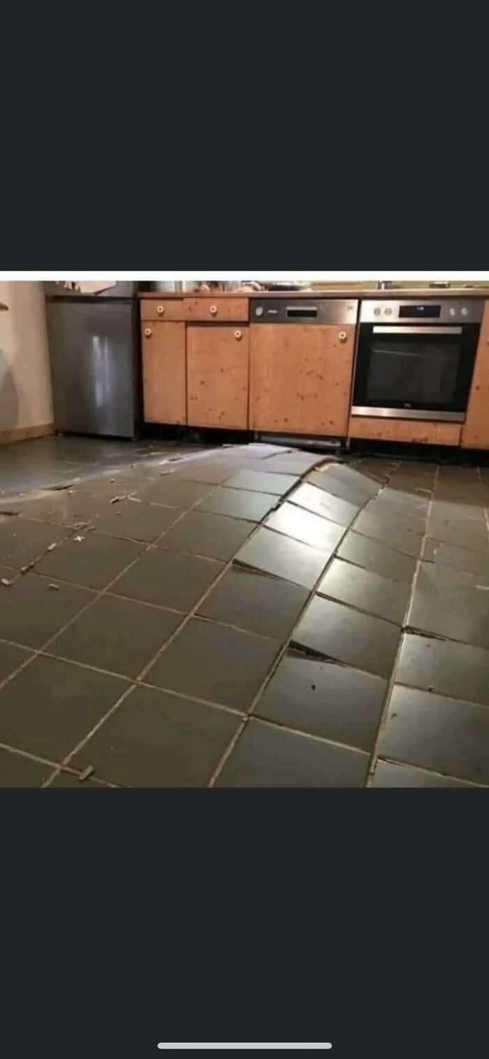 Freaking Rentoids Sent Me This Pic Today! How Much Should I Up The Rent For This Bullshit? And How Do I Get Away With Not Fixing It? Ugh For Real They Making Me Scream!!!!!!