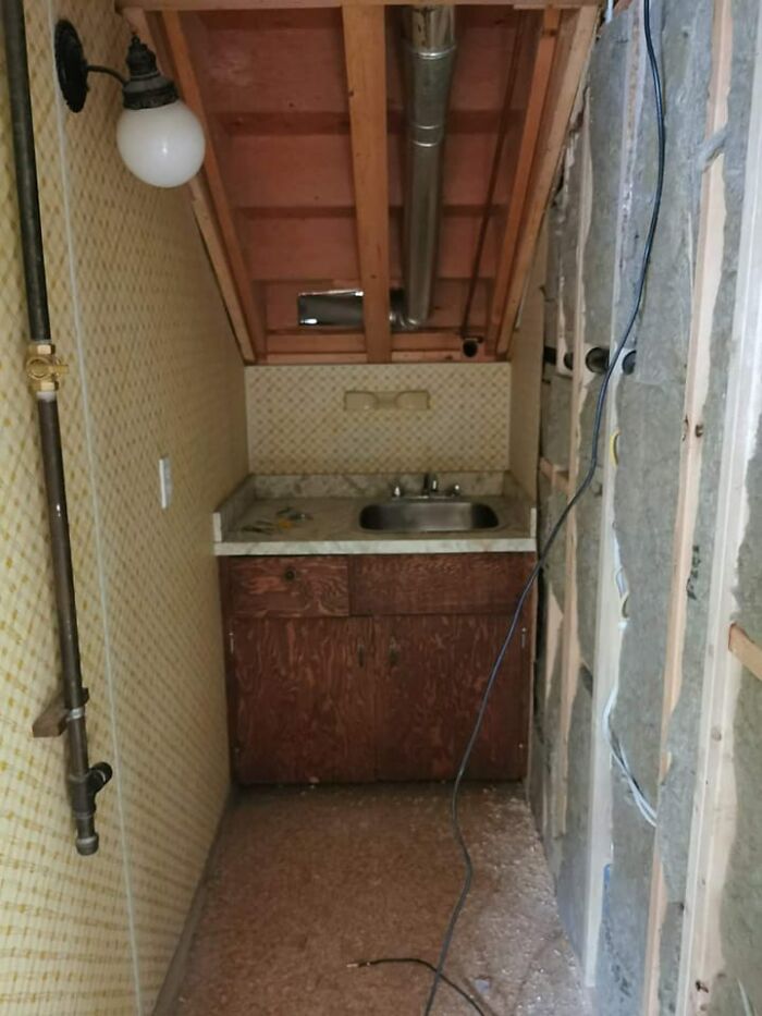 ½ Bed, ¼bath/Kitchen, No Windows, Utilities Not Included, Council Tax Not Uncluded, £2000pcm, Applicant Must Make 3x Rent, £69 Application Fee