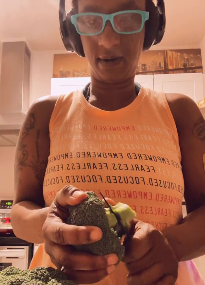 Woman Shares A Shopping Hack Of Cutting Broccoli Stems To Save Money But People Online Respond With Roasts Woman Shares A Shopping Hack Of Cutting Broccoli Stems To Save Money But People Online Respond With Roasts