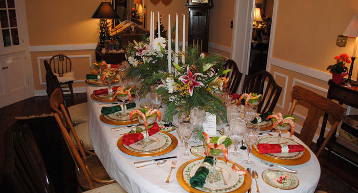 Money’s Tight, So This Guy Skips Throwing $600 On Cooking For 27 People And Potlucks It, Some Guests Get Offended