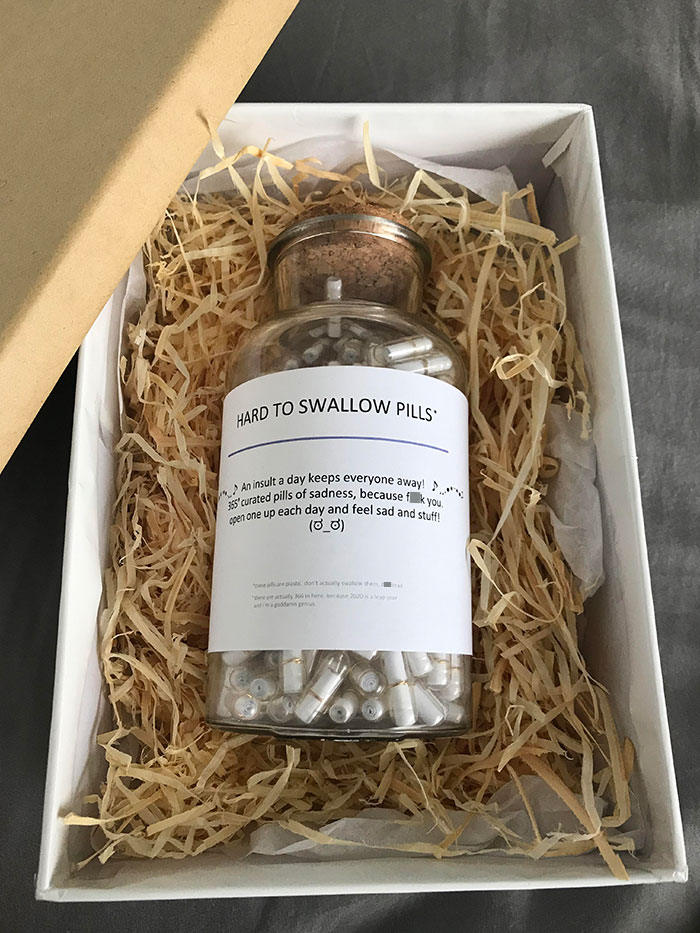 My Boyfriend Wanted To See An Insult Version Of Those "Why I Love You" Bottles. Here’s What I Made Him For Christmas