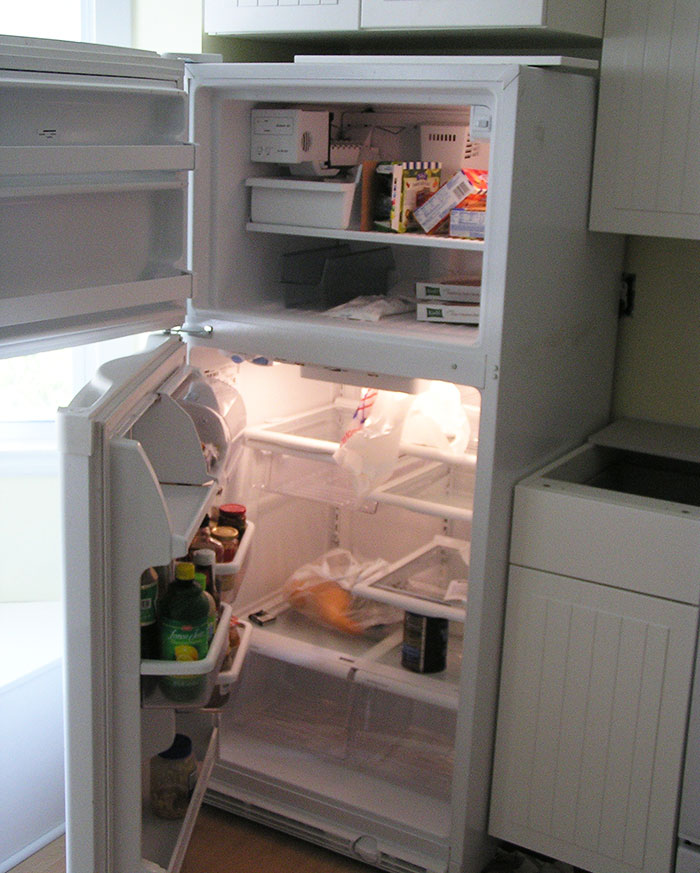 "Am I The Jerk For Buying A Separate Fridge For Our Garage And Putting A Lock On It To Keep My Husband Out?"