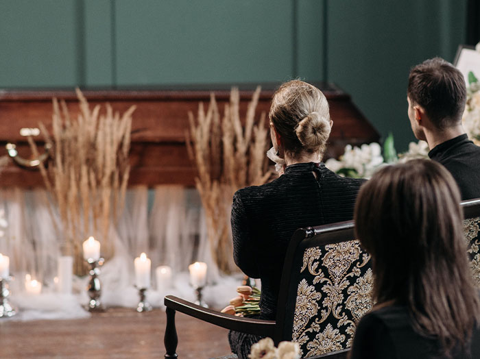 21 Identical Twins Reveal The Most Memorable Times They Switched Places And Fooled Everyone