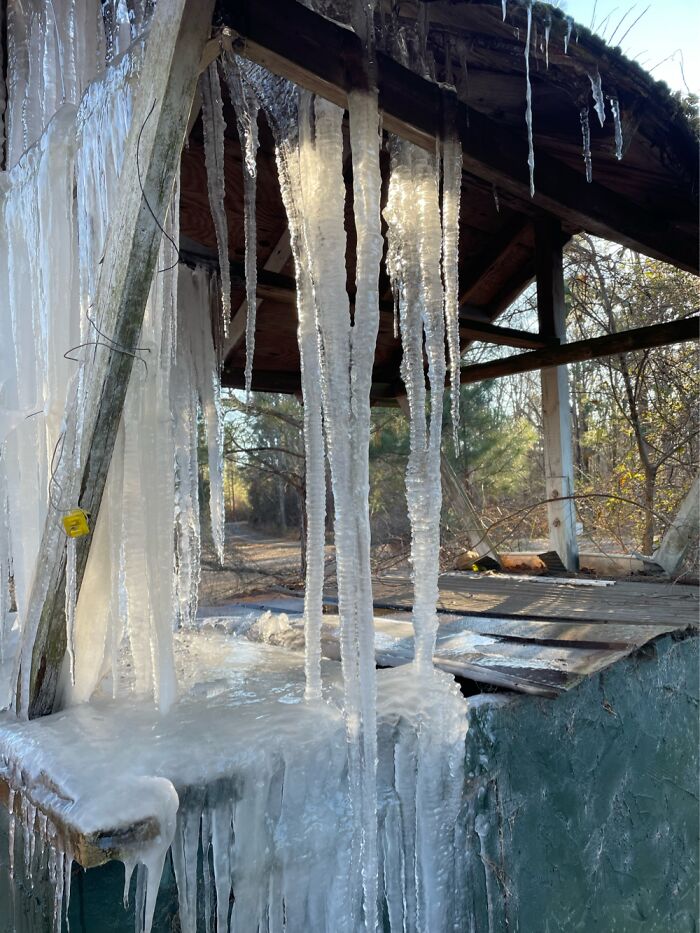 A Busted Pipe On The Well! Ho Ho Ho!