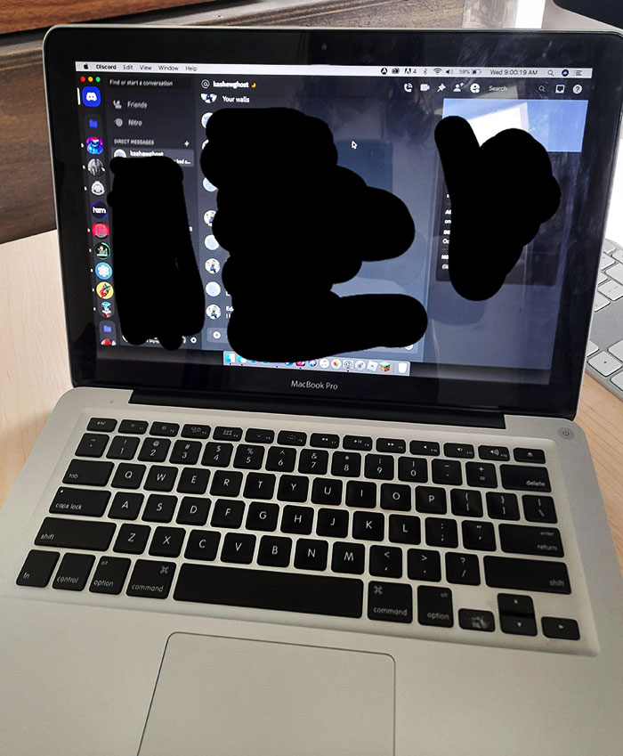 I Left My Laptop On And Came Back To My Discord, Google Chat, Whatsapp, And Browser History Open. My Dad Was The Only One In The Room. Thanks, Dad