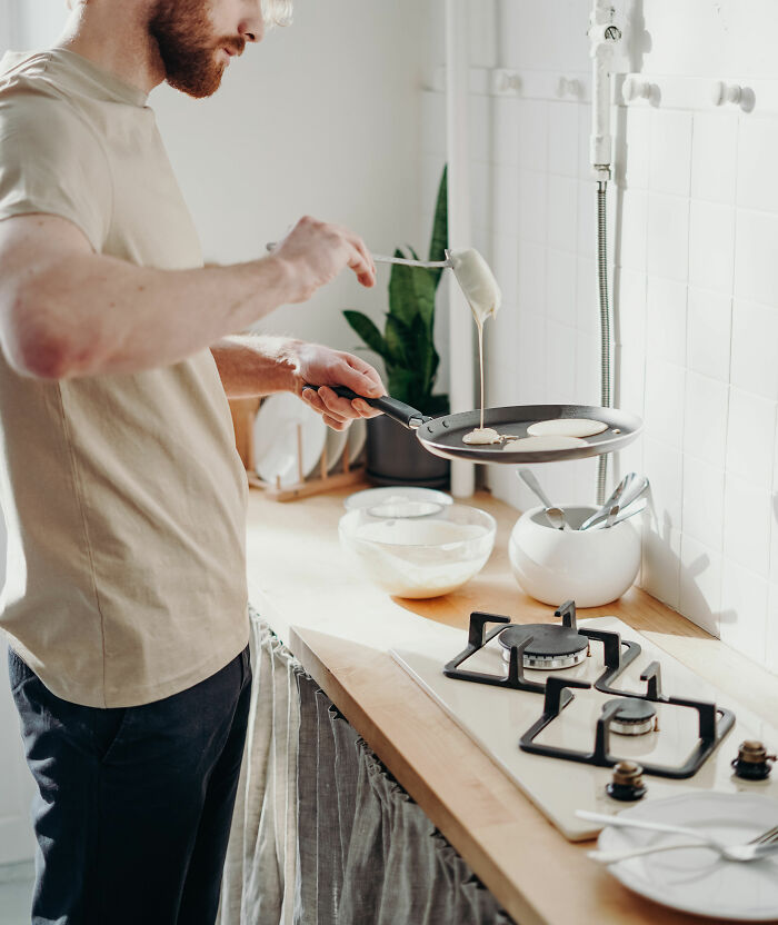 “What Is The Most Surprising Thing You Learned When You Started Living With A Man?”: 30 Women Share What Shocked Them