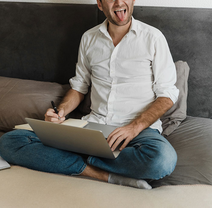 “What Is The Most Surprising Thing You Learned When You Started Living With A Man?”: 30 Women Share What Shocked Them