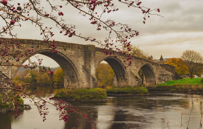 Stirling Old bridge with river
