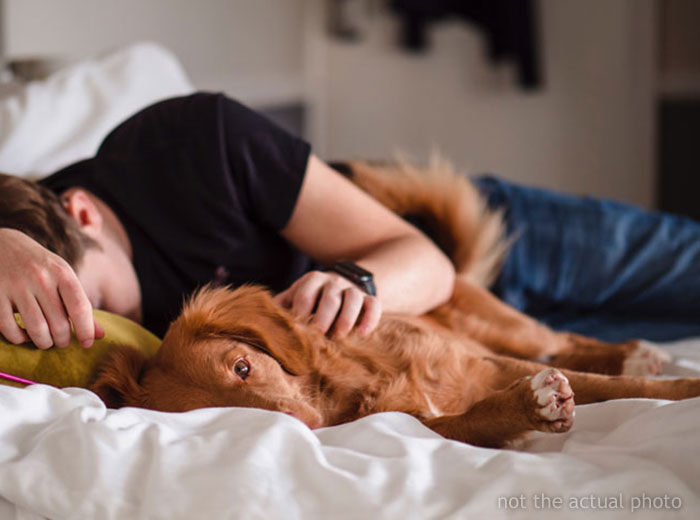 “Why Would I Wake Up Early Just To Wake Him Up?”: Woman Is Not Invited To Husband’s Family Christmas, Doesn’t Wake Him Up For His Flight