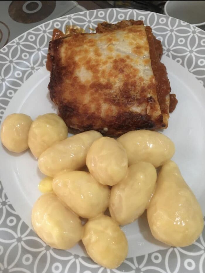 People-Sharing-Dishes-Rate-My-Plate