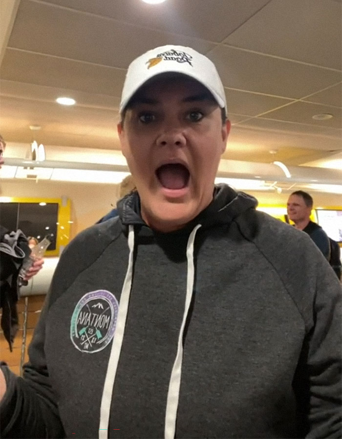 13 Random Strangers Rented A Van Together To Go On A Road Trip After Their Flight Got Canceled And Here's How It Went