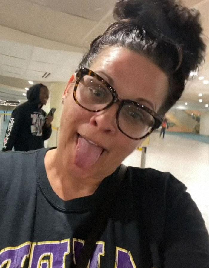 13 Random Strangers Rented A Van Together To Go On A Road Trip After Their Flight Got Canceled And Here's How It Went