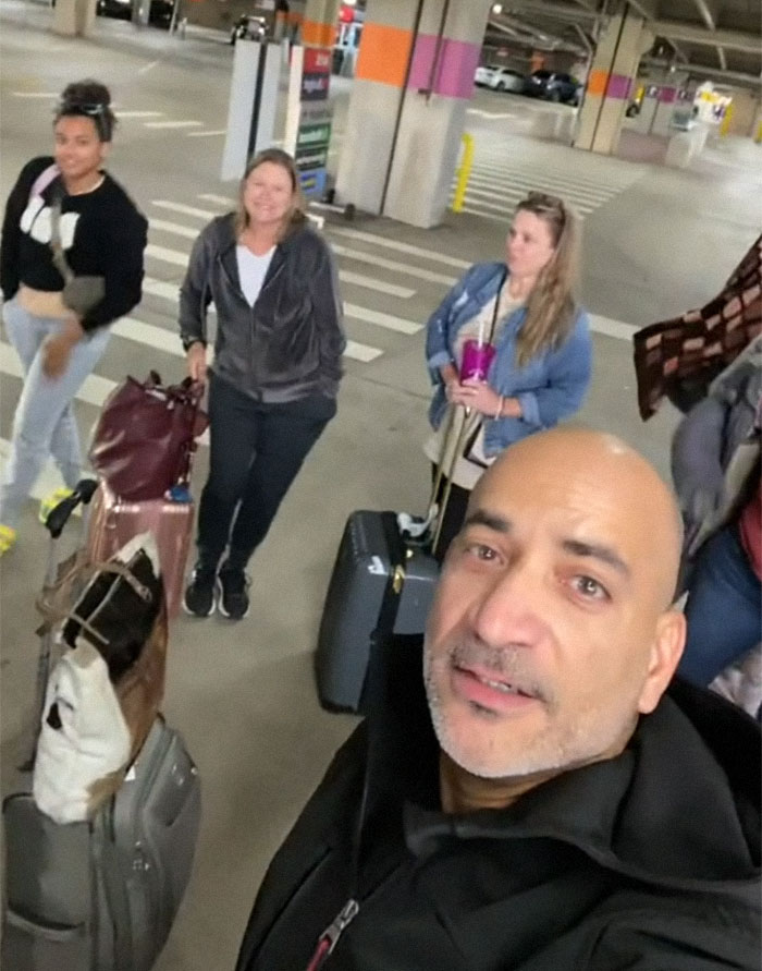 13 Random Strangers Rented A Van Together To Go On A Road Trip After Their Flight Got Canceled And Here's How It Went