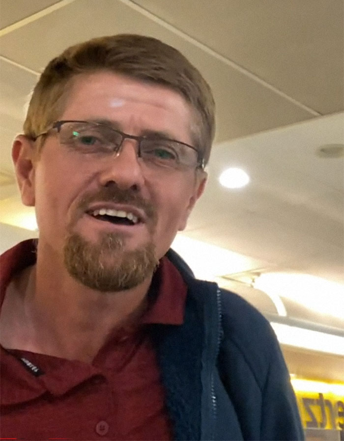 13 Random Strangers Rented A Van Together To Go On A Road Trip After Their Flight Got Canceled And Here's How It Went