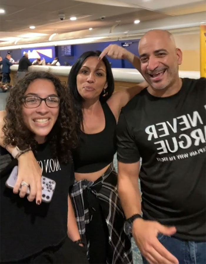 13 Random Strangers Rented A Van Together To Go On A Road Trip After Their Flight Got Canceled And Here's How It Went