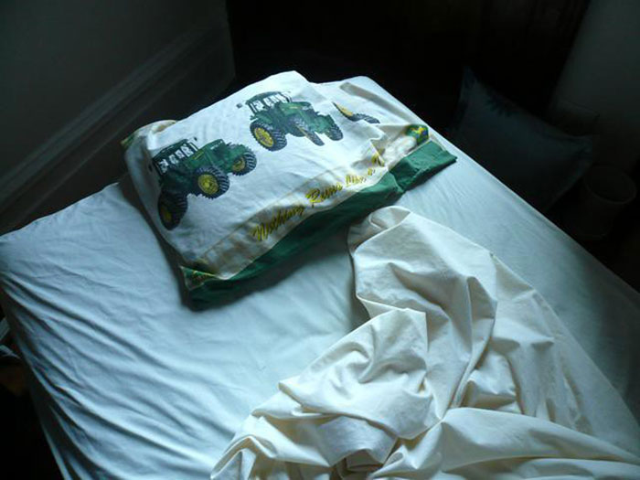 30 People Share Things That Are Not Worth It Or Even Dangerous To Buy Secondhand